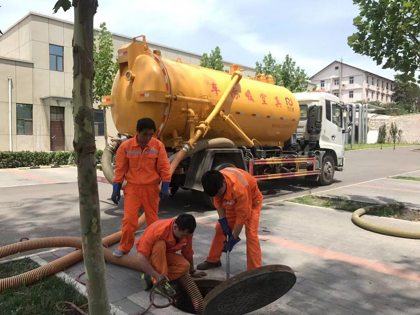 禄劝化粪池清理与5-8吨吸粪车施工效率分析